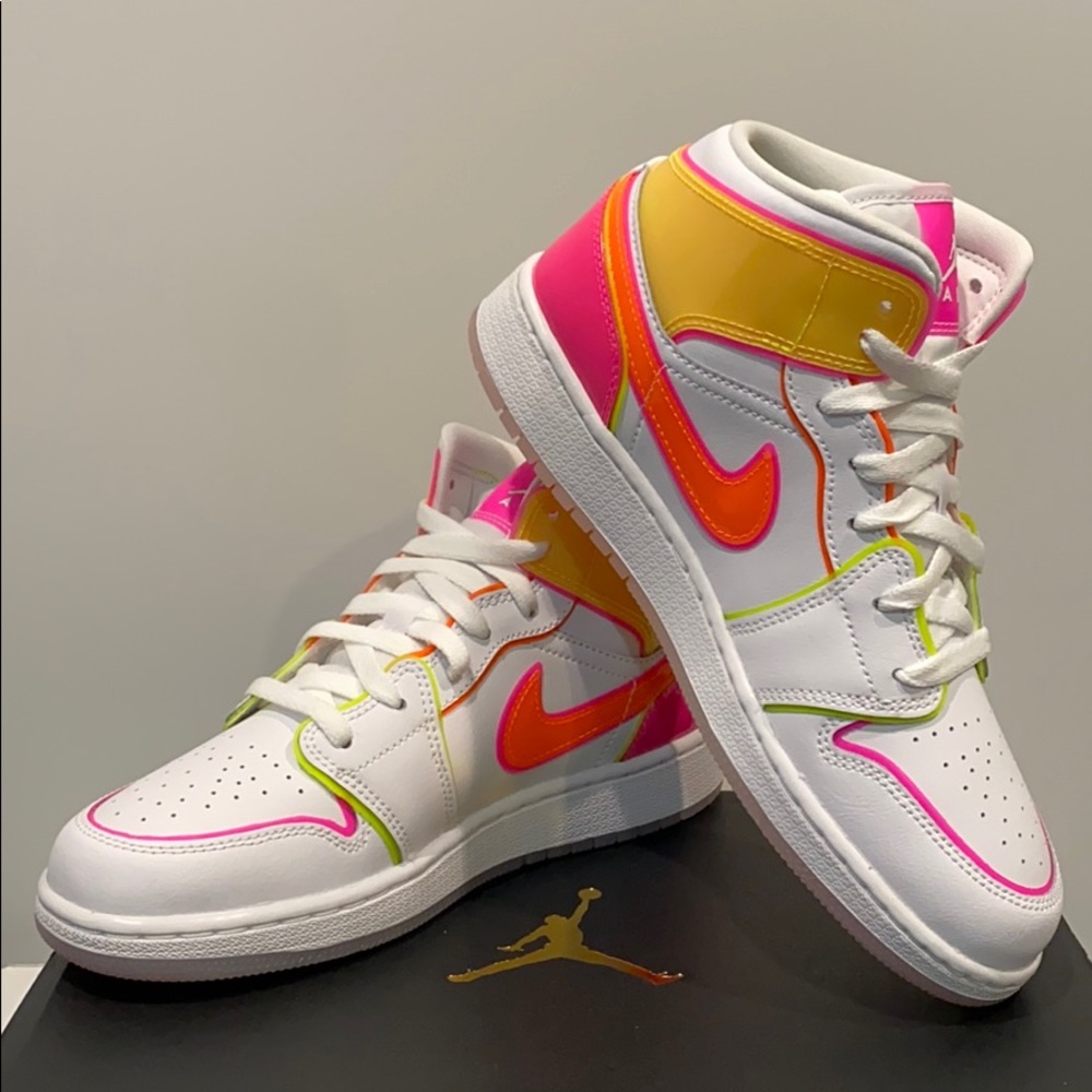 Air Jordan Mid Edge Glow GS Size 6.5Y